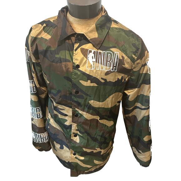 NBA Men’s Medium Camo Button Snap Rain Jacket - Picture 1 of 5